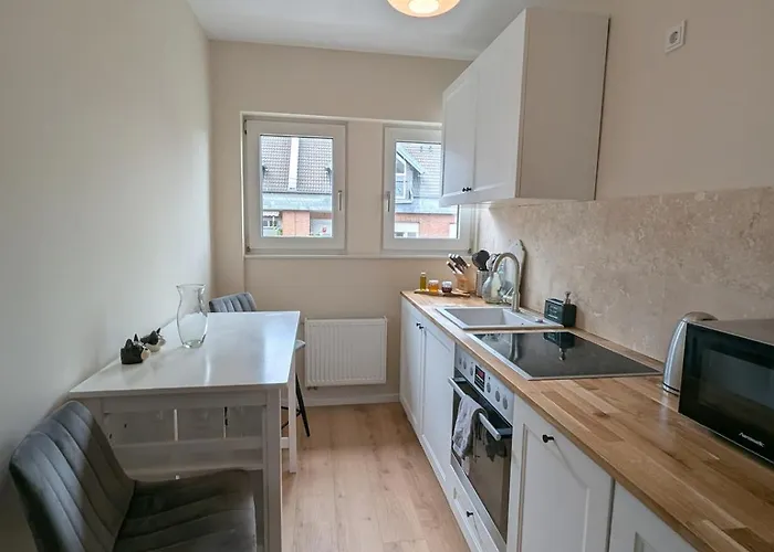 3 Flat In Cosy Area Of