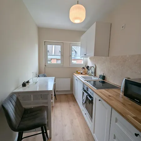 3 Flat In Cosy Area Of