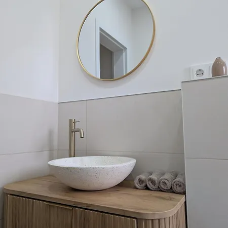 3 Flat In Cosy Area Of Apartamento