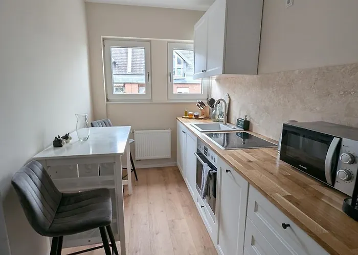 3 Flat In Cosy Area Of