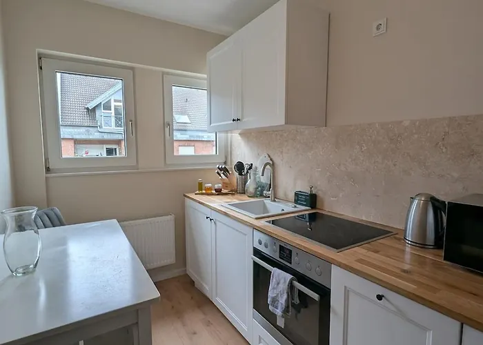 3 Flat In Cosy Area Of Appartement *